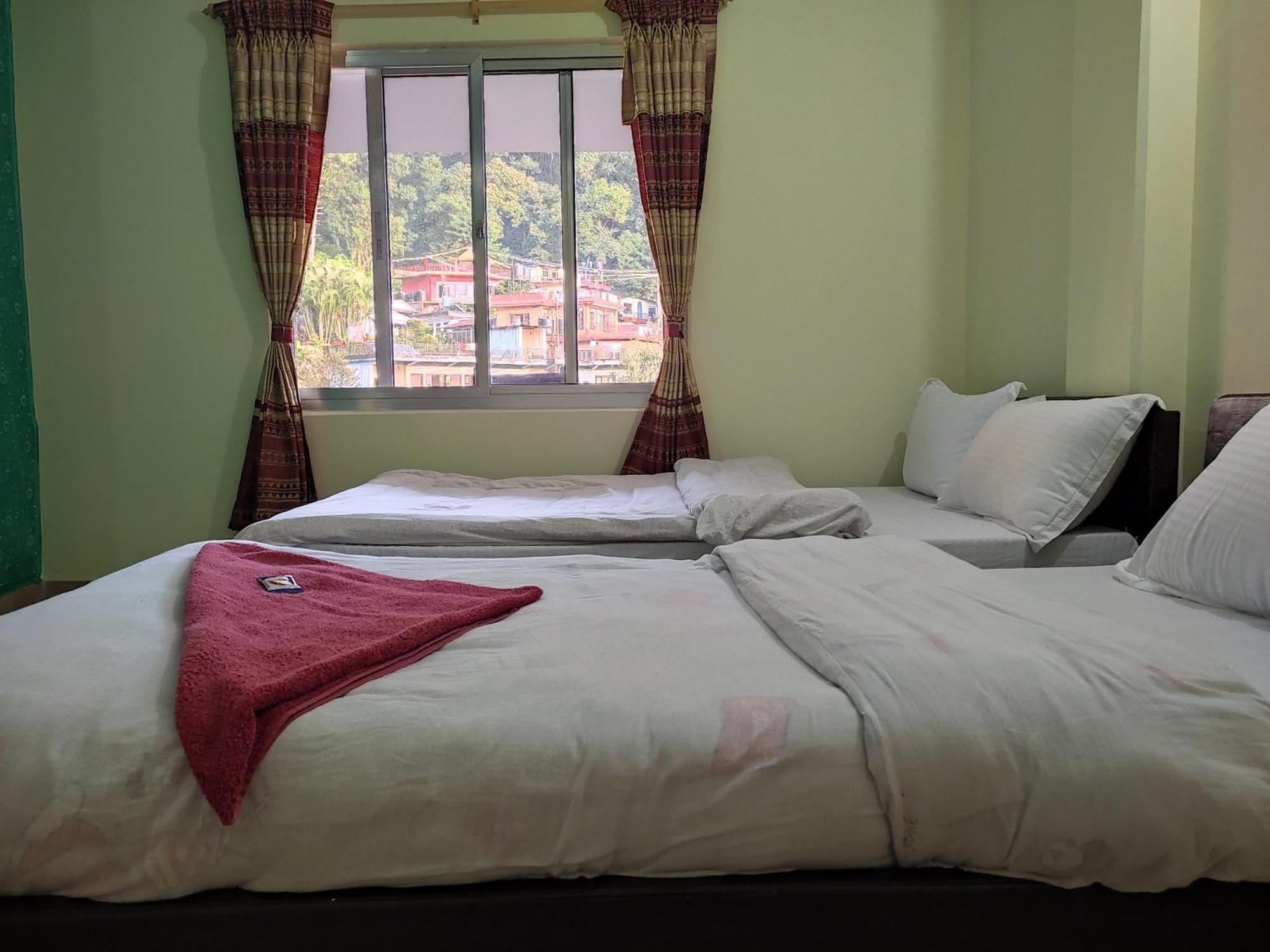 Hotel Green Hill View Pokhara Quarto foto